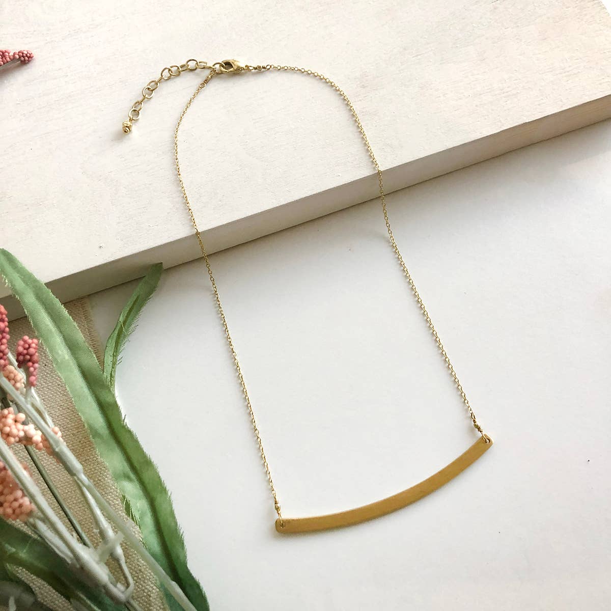 Curved Bar Necklace - Gold