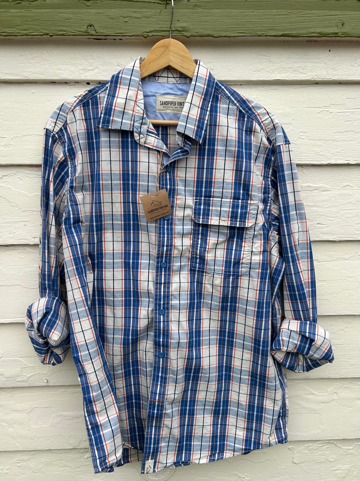 Happiness Comes in Waves Coastal Button-Down Size M